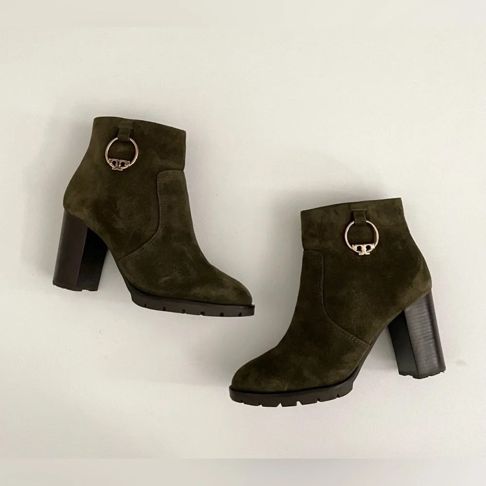 Tory Burch Sofia Lug Sole Bootie Green Suede Gold Logo 10.5 olive army Academia